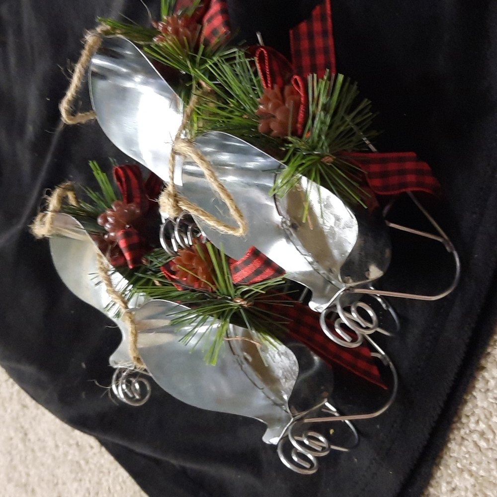 Fund Raiser 4 metal country christmas sleigh ornaments